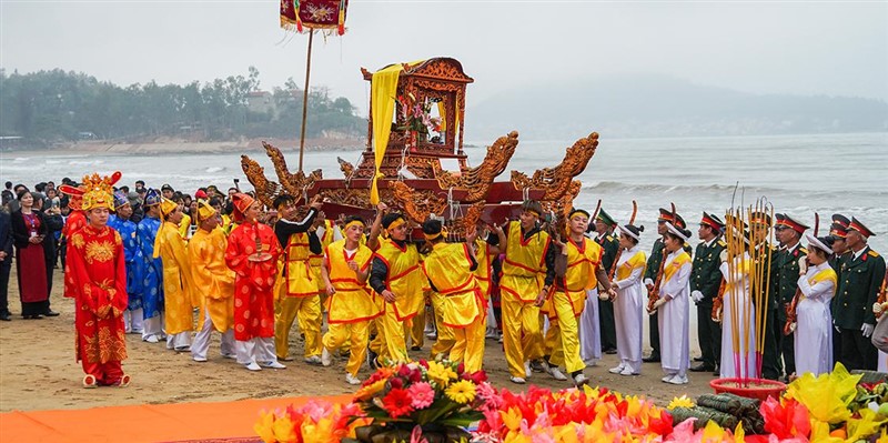 Lễ hội đền Cờn là một trong những lễ hội lớn ở Nghệ An